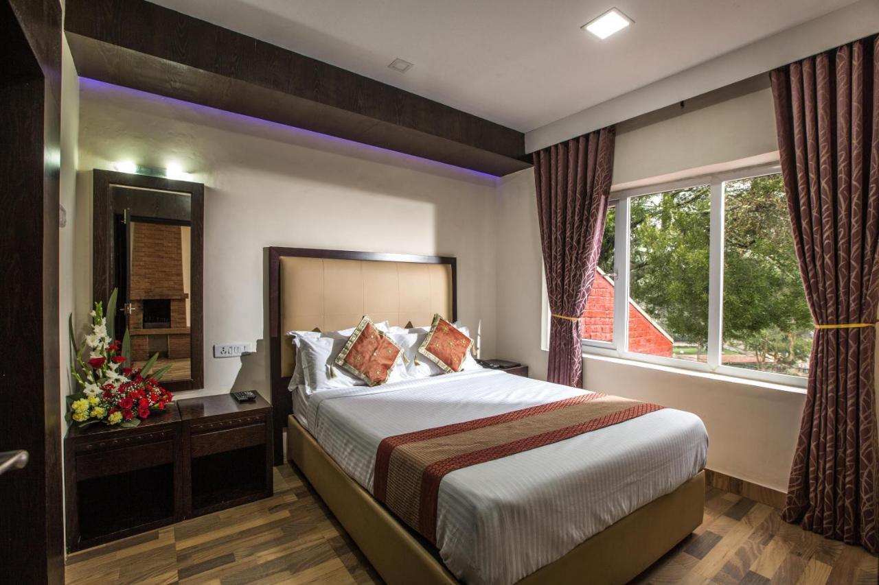 Hotel Lakeview Ooty Esterno foto