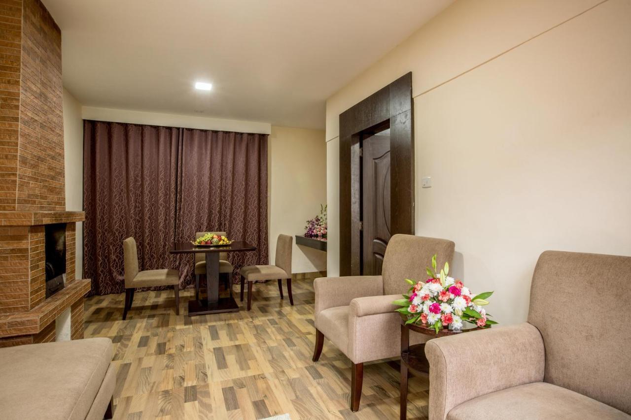 Hotel Lakeview Ooty Esterno foto