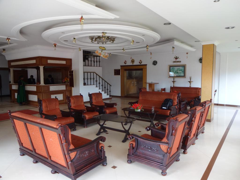 Hotel Lakeview Ooty Esterno foto