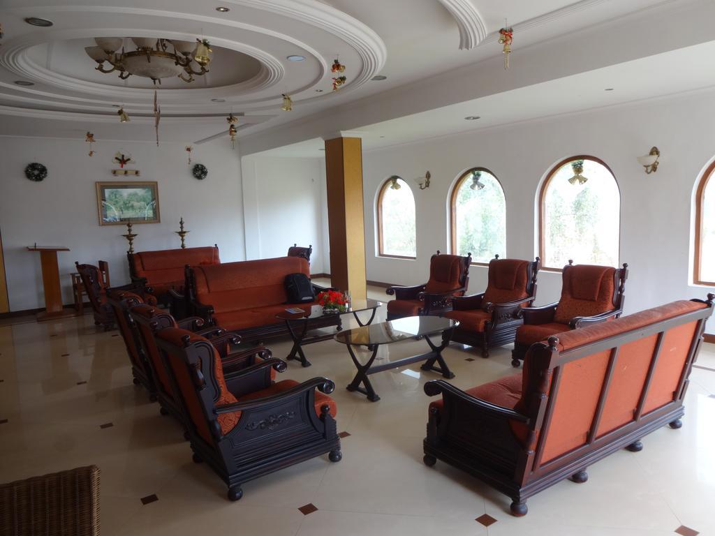Hotel Lakeview Ooty Esterno foto