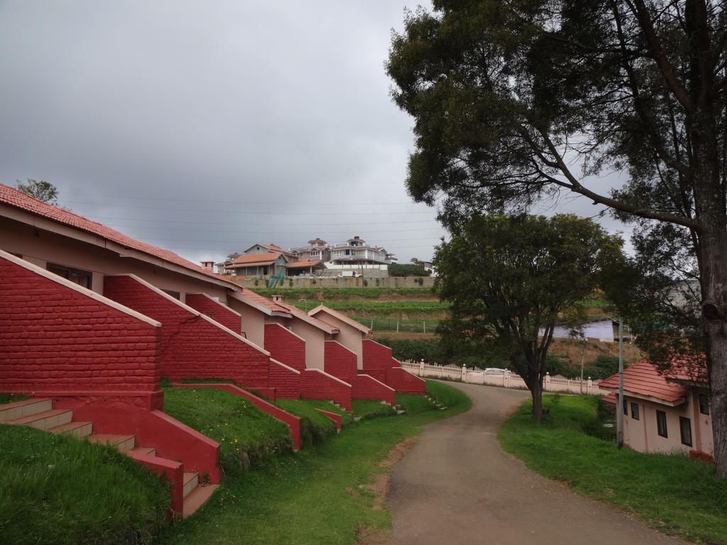 Hotel Lakeview Ooty Esterno foto