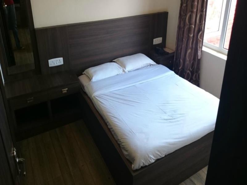 Hotel Lakeview Ooty Esterno foto