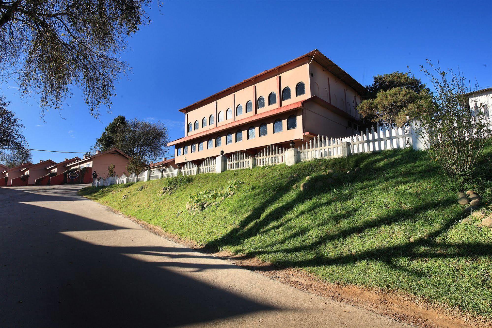 Hotel Lakeview Ooty Esterno foto